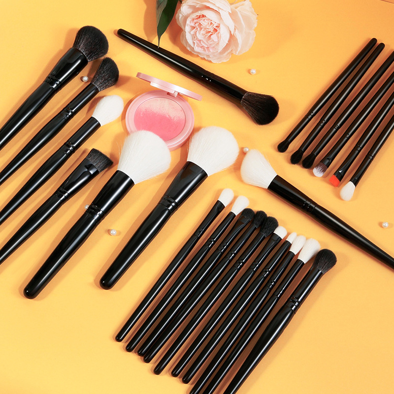 Luxury 24pcs Natural Premium Goat Hair Fan Brush Makeup Brushes Set Black Series High End Essential Wood Handle