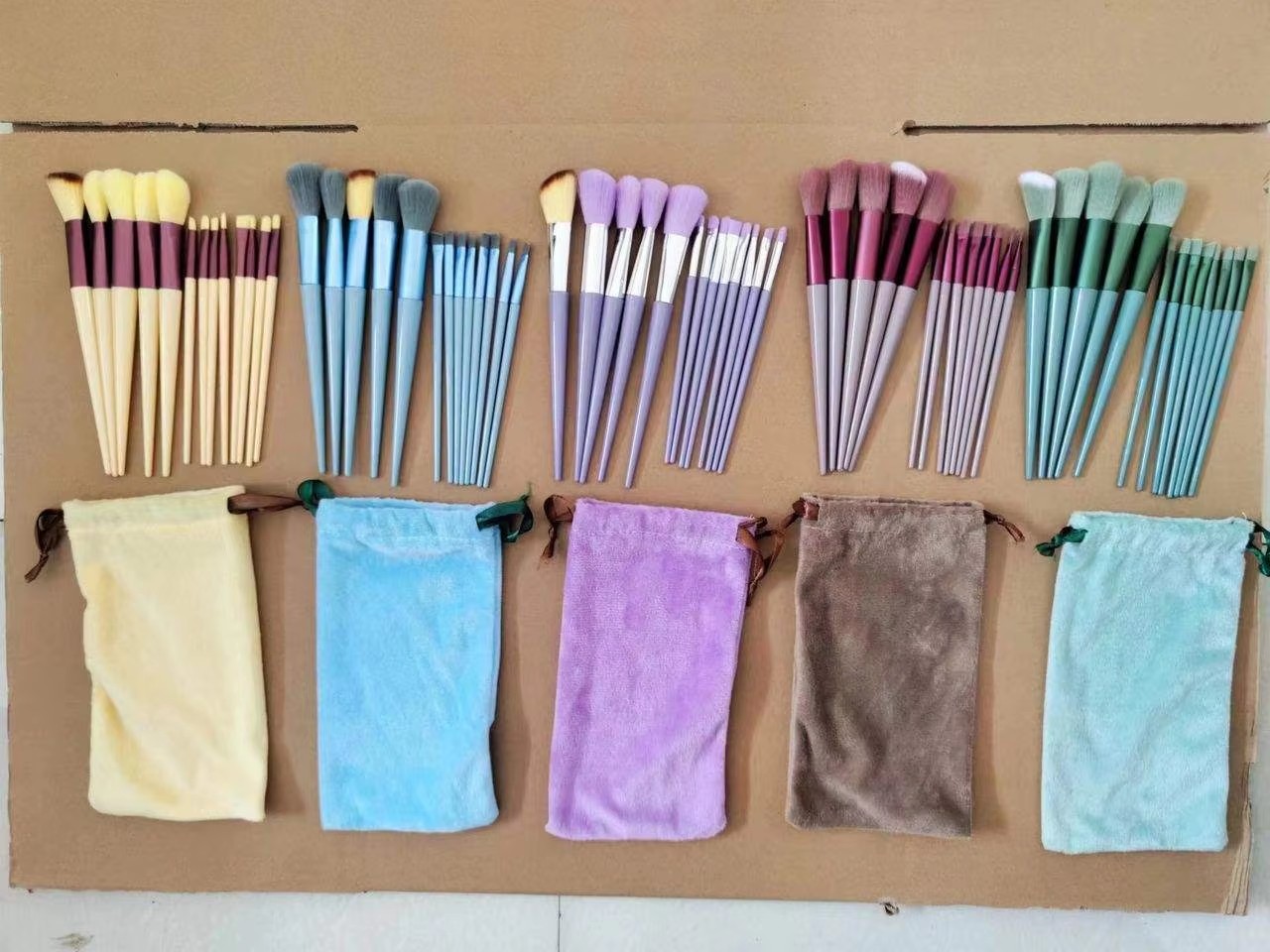 Flannel Packaging Brushes Set