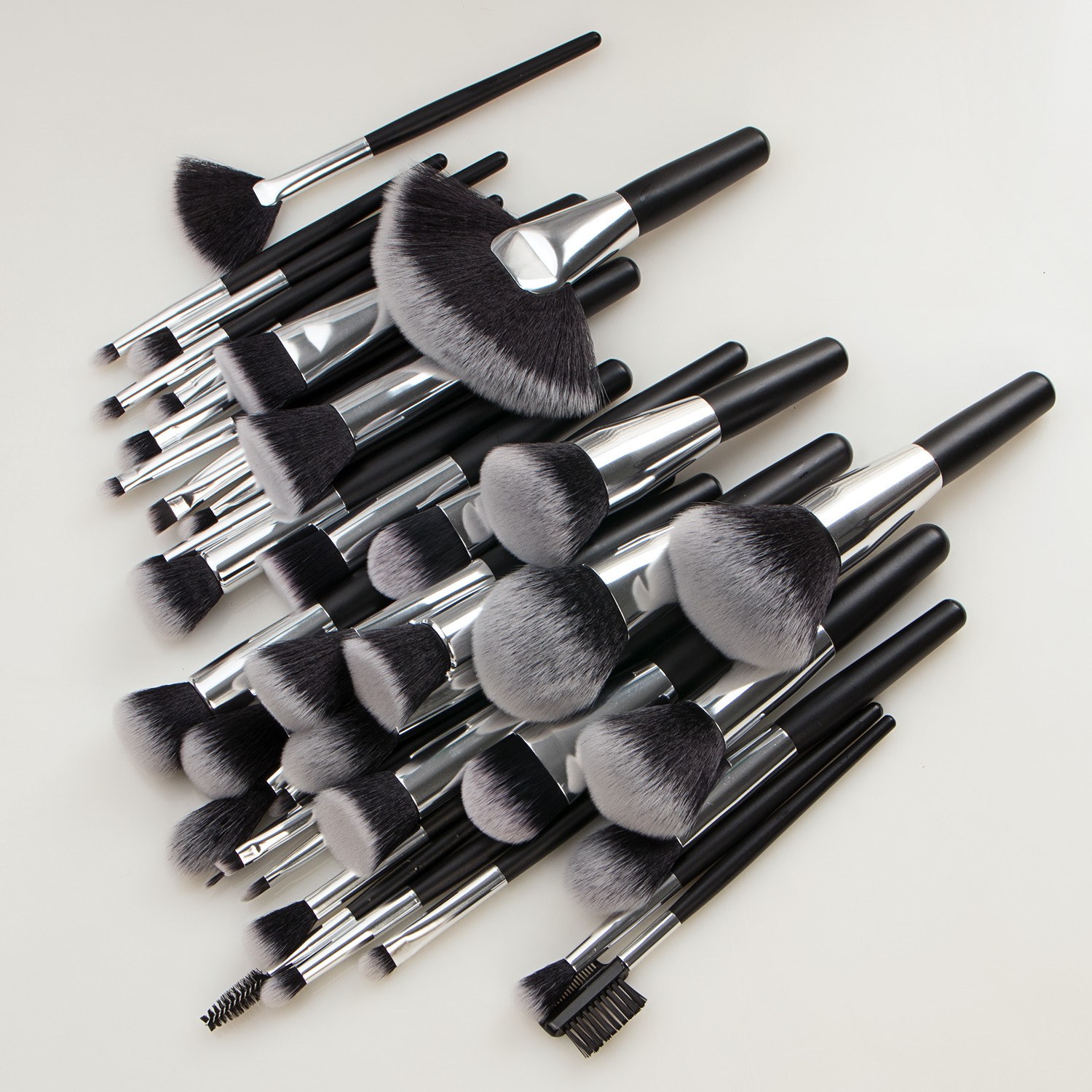 40Pcs Professional Cosmetic Brush Set Wooden Handle Synthetic Hair Face Use Makeup Brush Set Free Headband