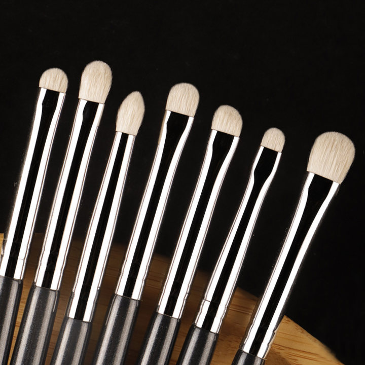Cangzhou Seven-Piece Wooden Handle Pony Hair Eye Shadow and Eyeliner Makeup Brush Set with Sleeping Silkworm Brush
