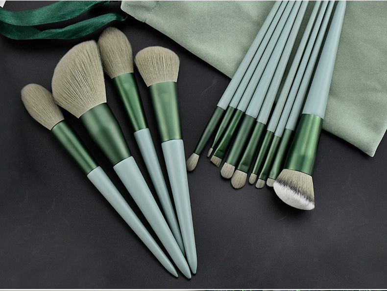 Makeup Brush Set Image 8