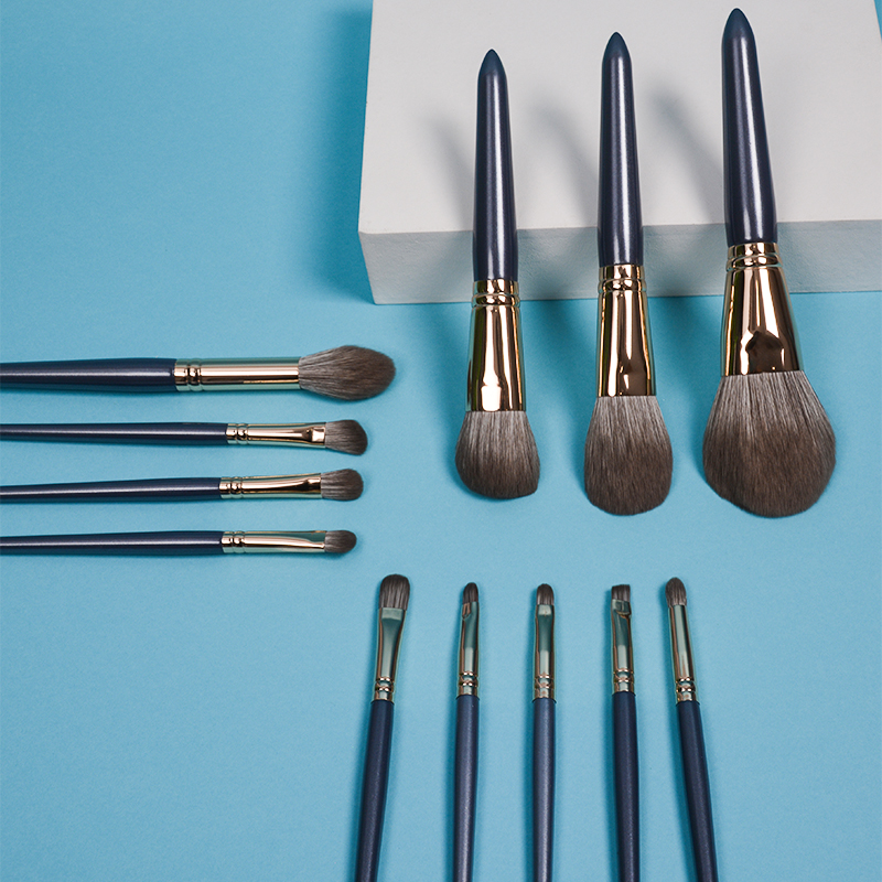 Brush packaging details