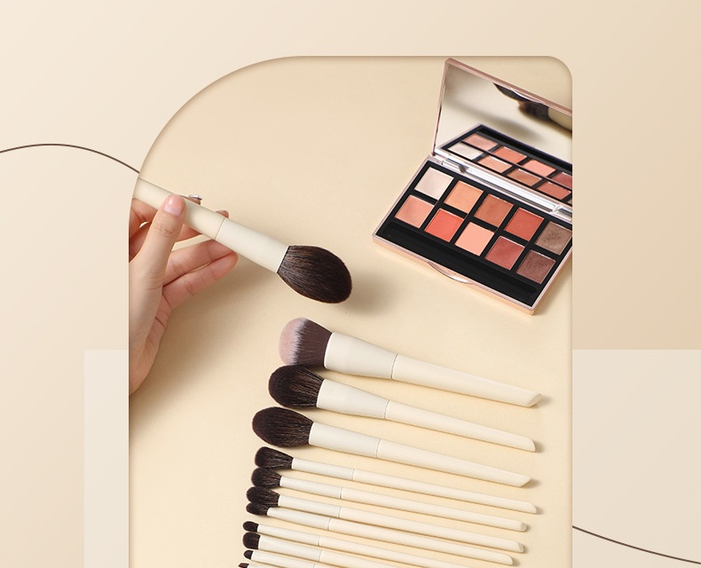 Makeup Brush Image 4
