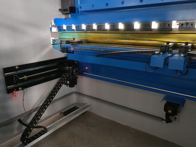 CNC Electro Hydraulic Press Brake 250 Ton 4000mm DA66T Synchronized Carbon Steel Sheet Metal Bending Machine