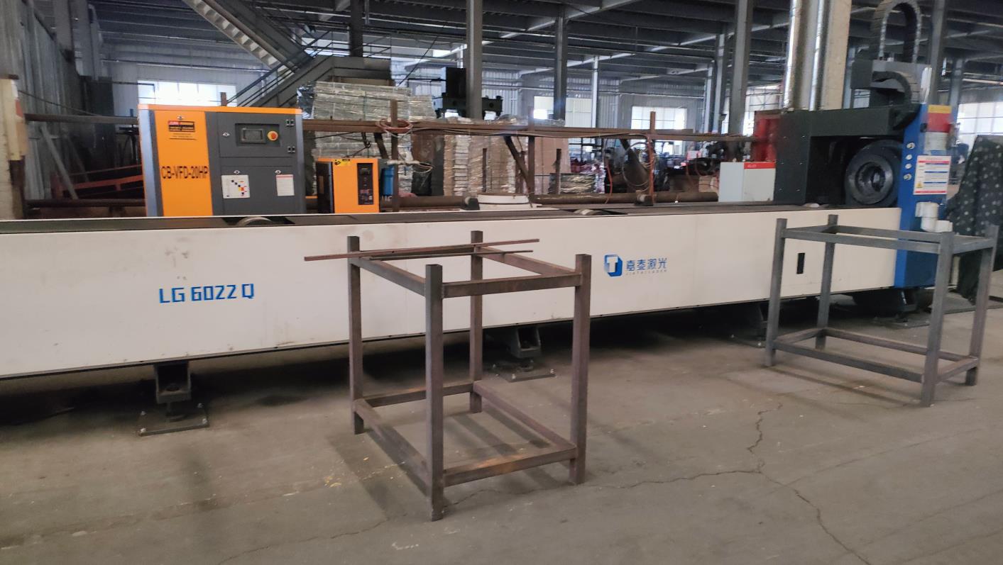 Laser pipe cutting machine for precision tube processing
