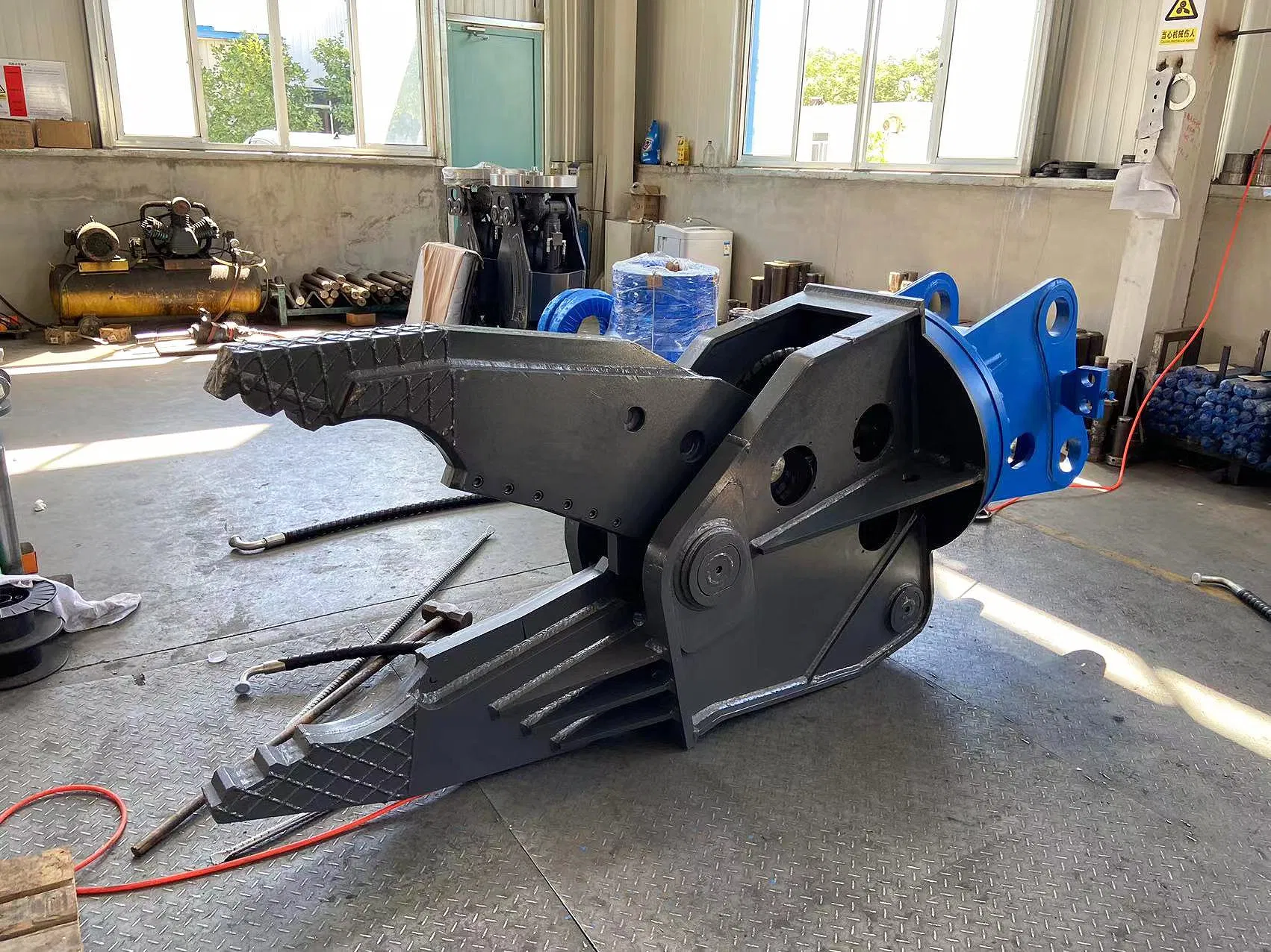Hydraulic Rotating Dismantling Shear for Excavator Old Car Scrap Metal Recycling Shear Demolition Cutting Shear High Strength Wear Resistant Attachment