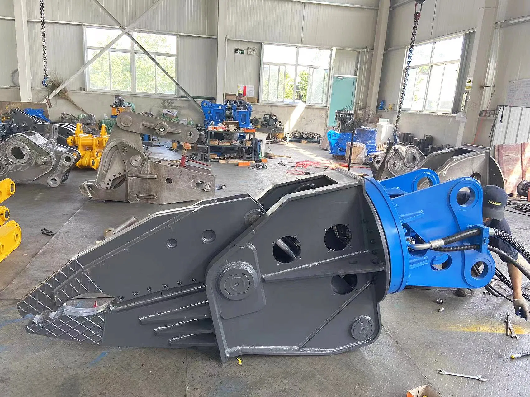 Hydraulic Rotating Dismantling Shear for Excavator Old Car Scrap Metal Recycling Shear Demolition Cutting Shear High Strength Wear Resistant Attachment