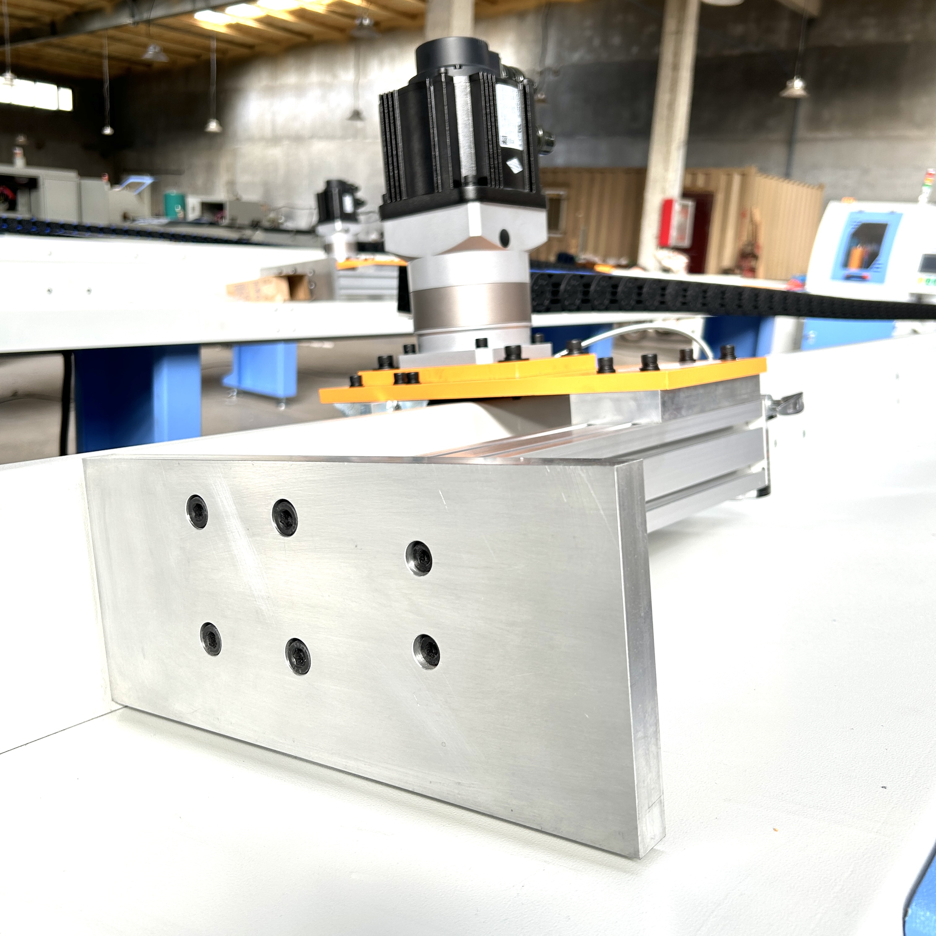 Heavy Duty Horizontal Automatic High Efficiency PLC Controlled CNC Wood Cross Cut Saw Machine