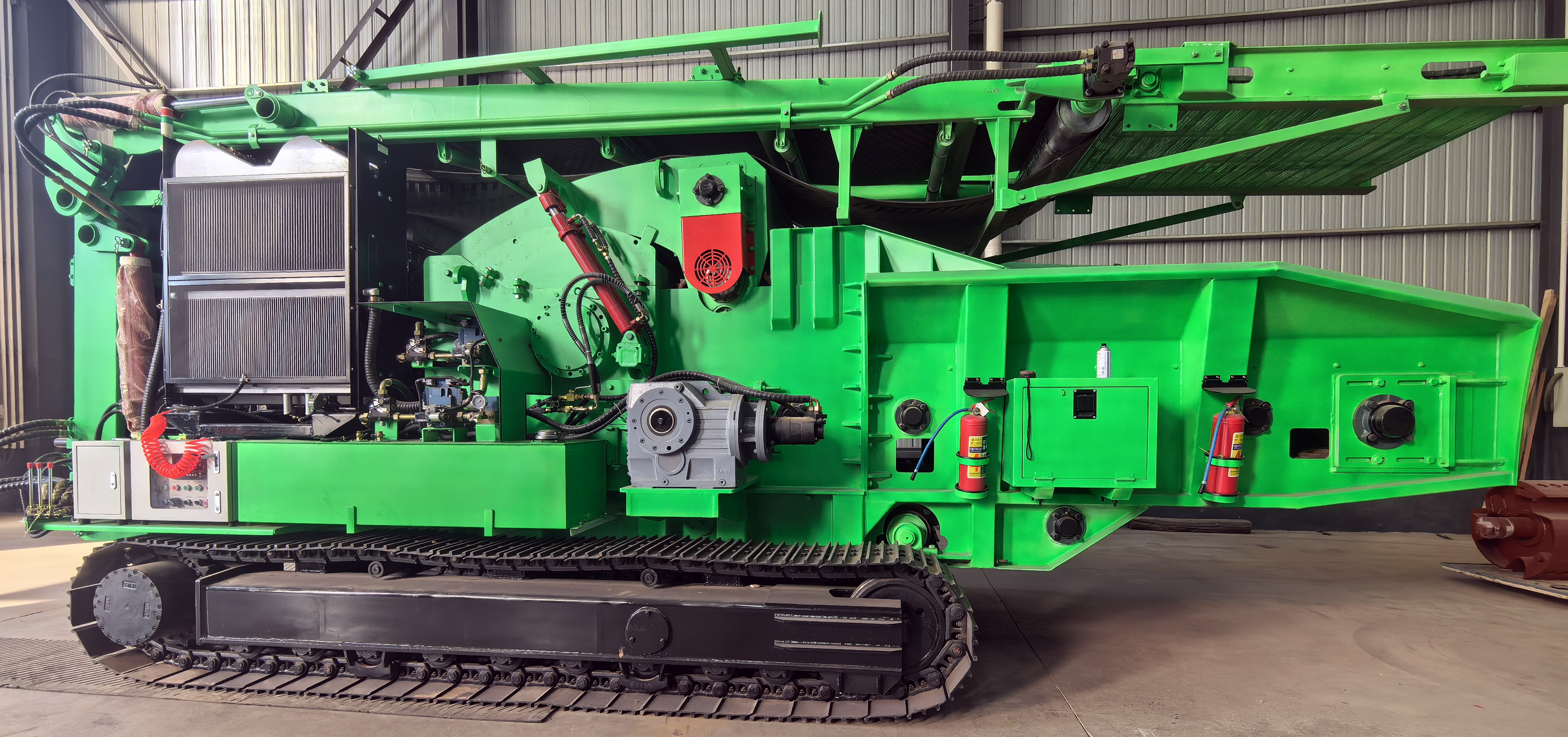 China industrial machinery industrial woodworking machinery crawling horizontal wood chipper