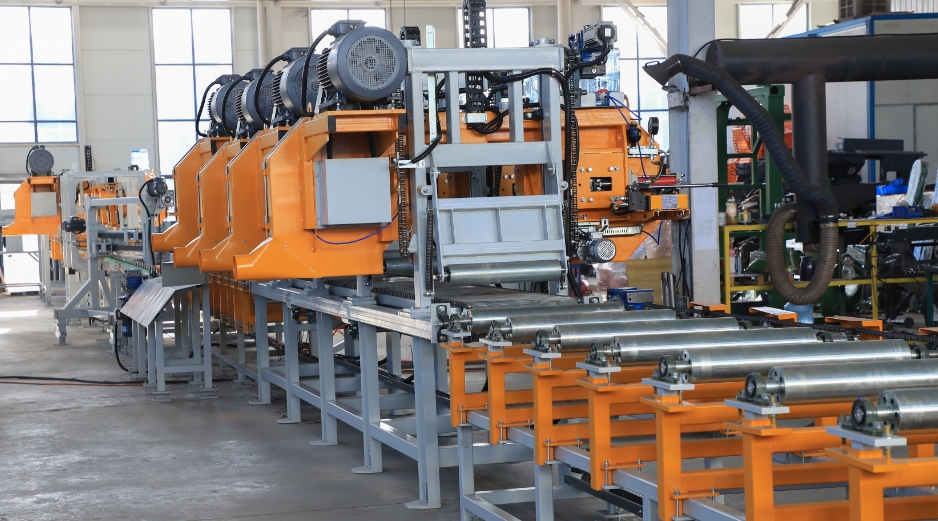 Automatic Woodworking Machine Horizontal Sizing Length Cutting Function Logs Furniture Factories