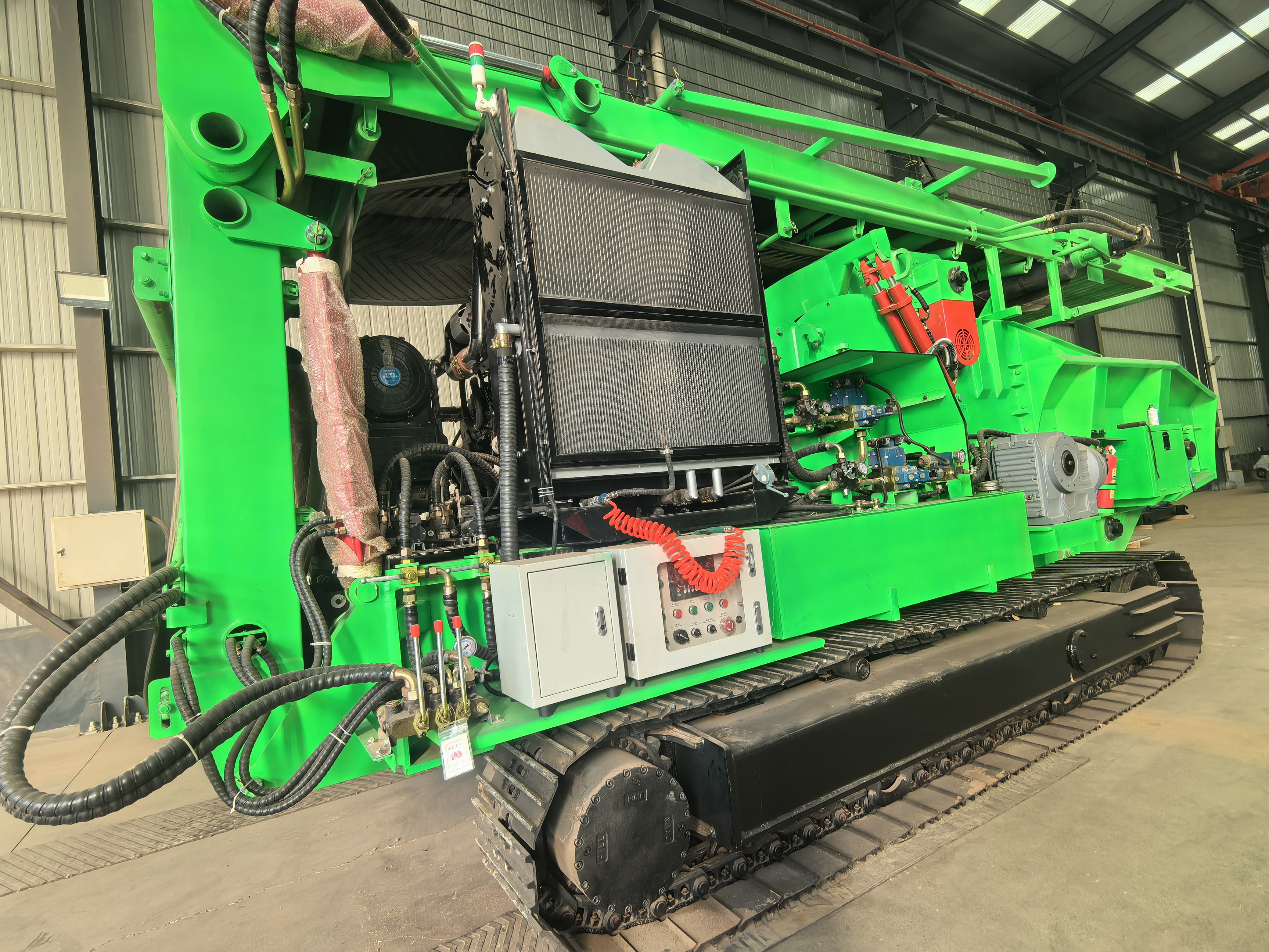 China industrial machinery industrial woodworking machinery crawling horizontal wood chipper