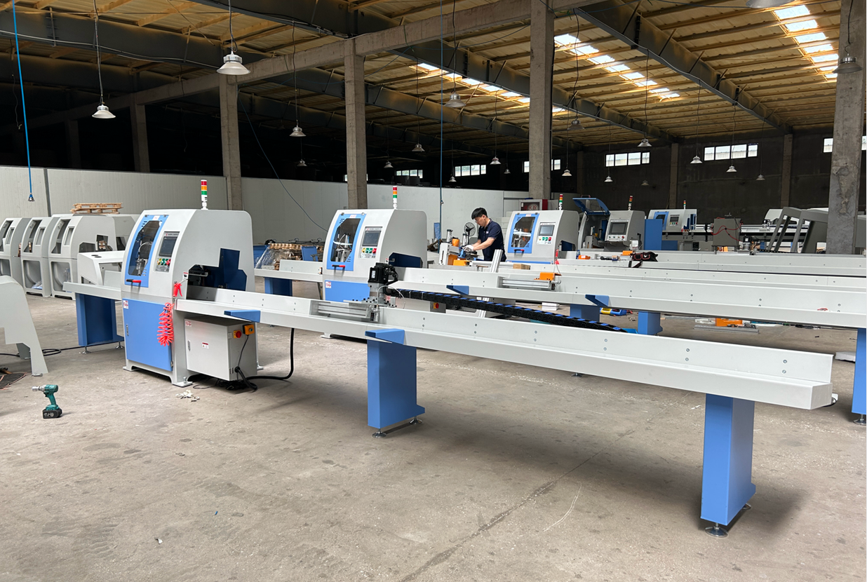 Heavy Duty Horizontal Automatic High Efficiency PLC Controlled CNC Wood Cross Cut Saw Machine