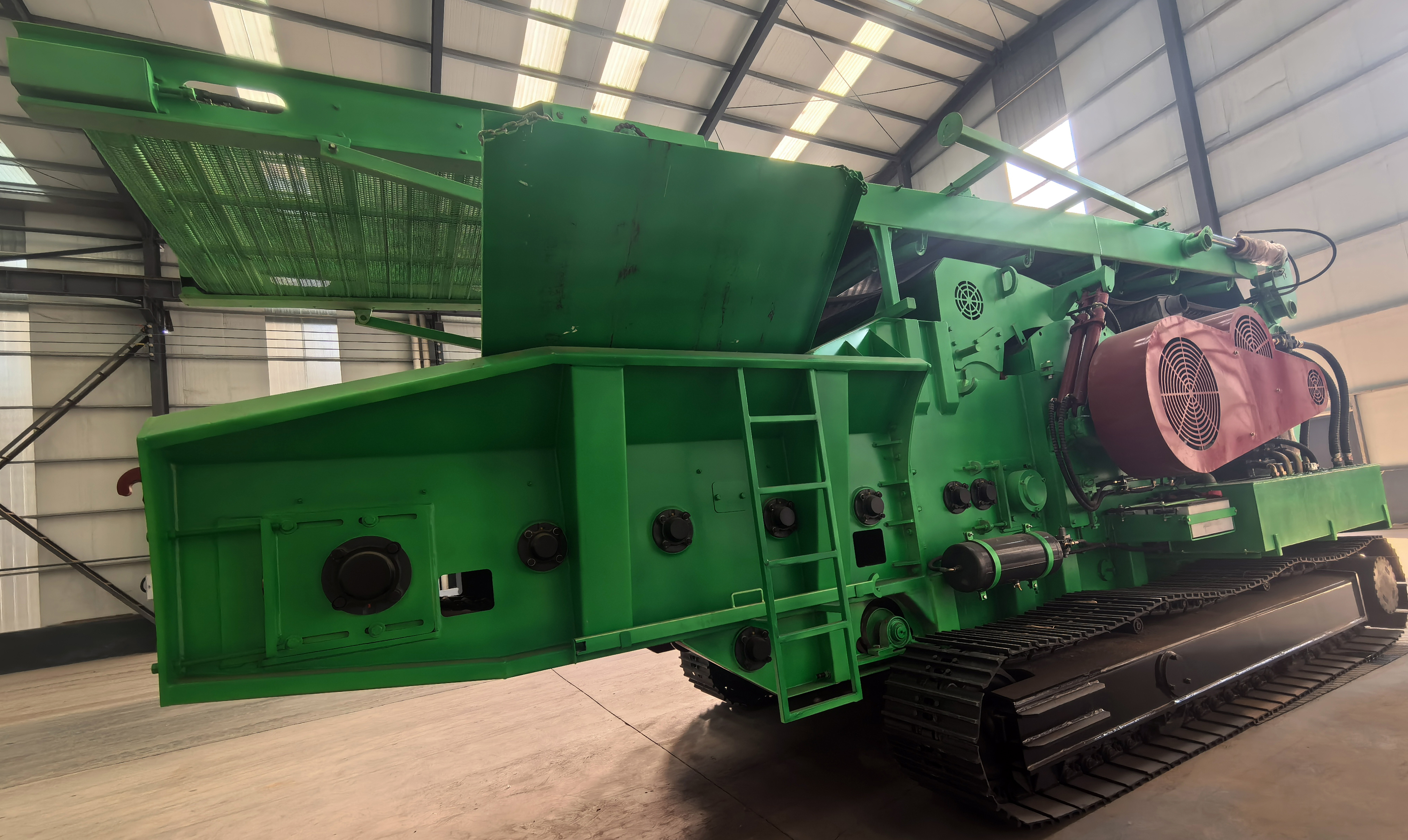 China industrial machinery industrial woodworking machinery crawling horizontal wood chipper