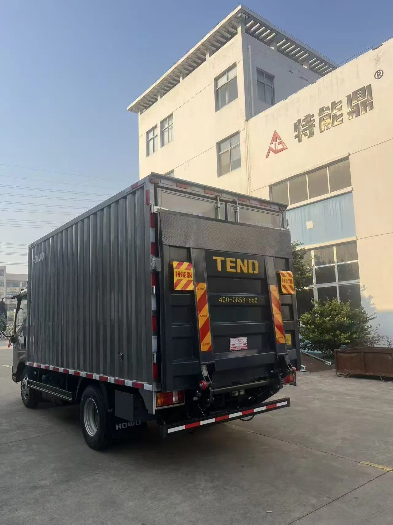 Portable Hydraulic Truck Lift for Easy Vehicle Access and Service