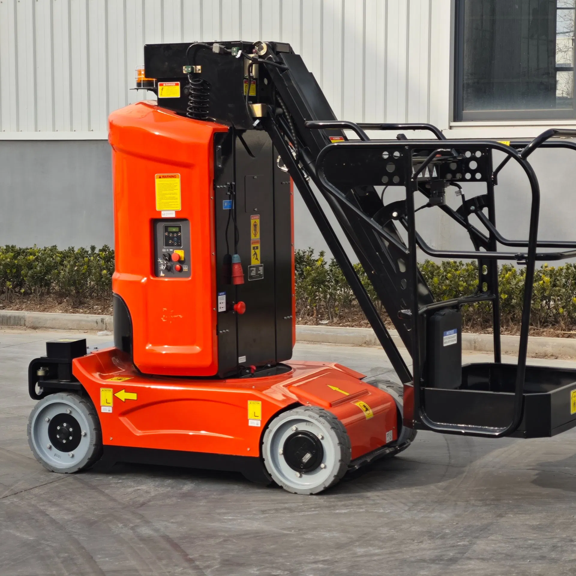 Electric Drive Power Motor 200kg Mast Self Propelled Man Lifting Machine Vertical Mast Compact Boom Lift