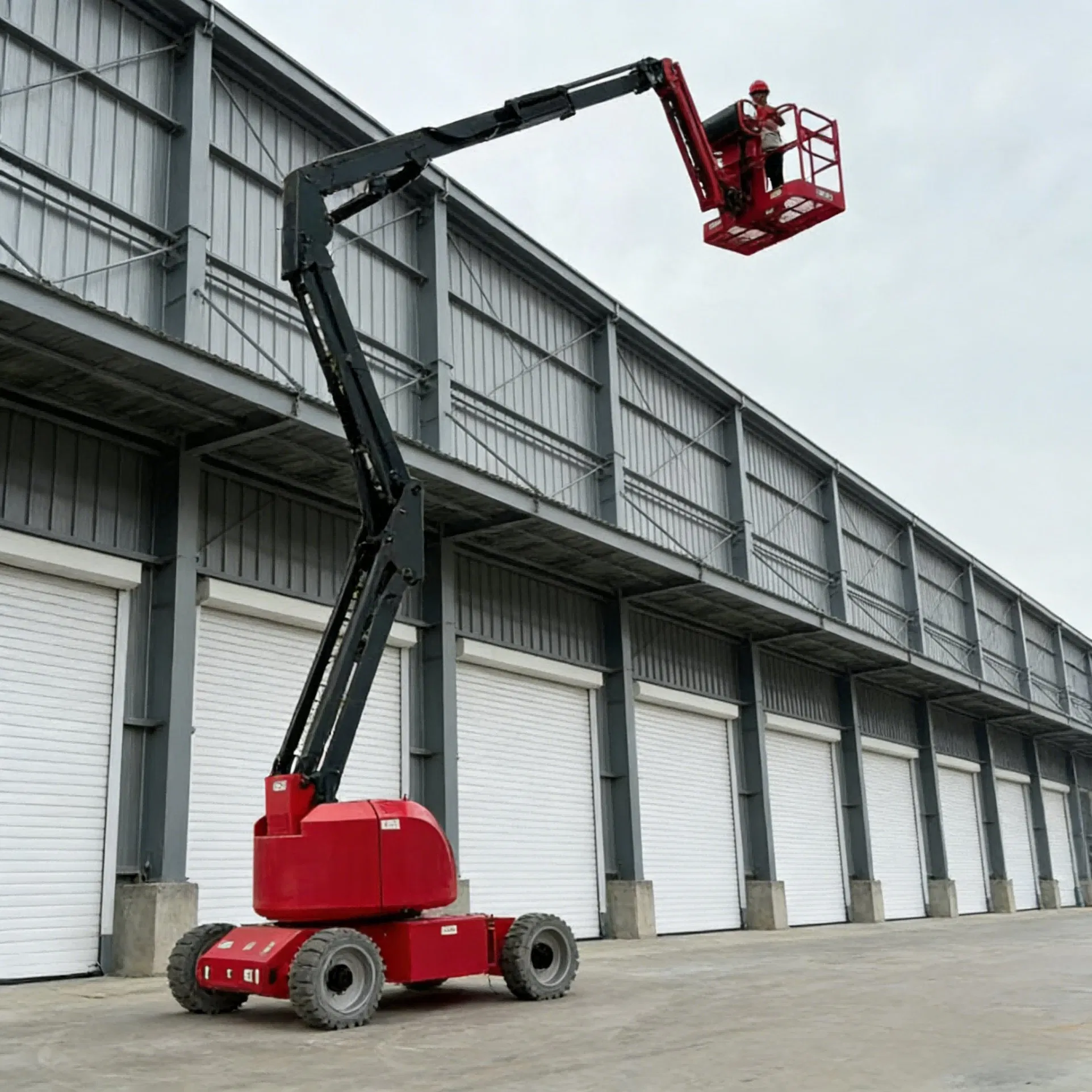 Reliable 12m 18m 21m Self Propelled Articulating Boom Lift CE ISO9001