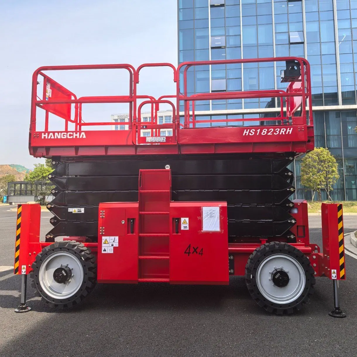 New Heavy Duty off-Road Aerial Scissor Lift with Table Extension