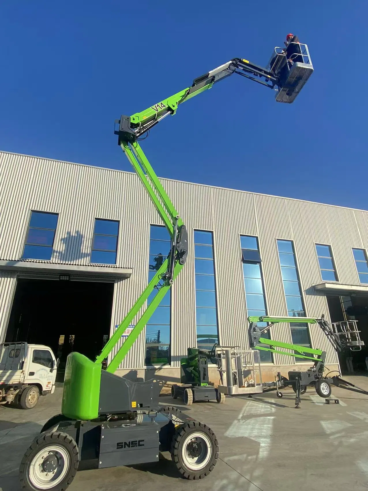 16m 18m 20m Articulated Telescopic Boom Lift with Truck for Aerial Picker Lifting Equipment