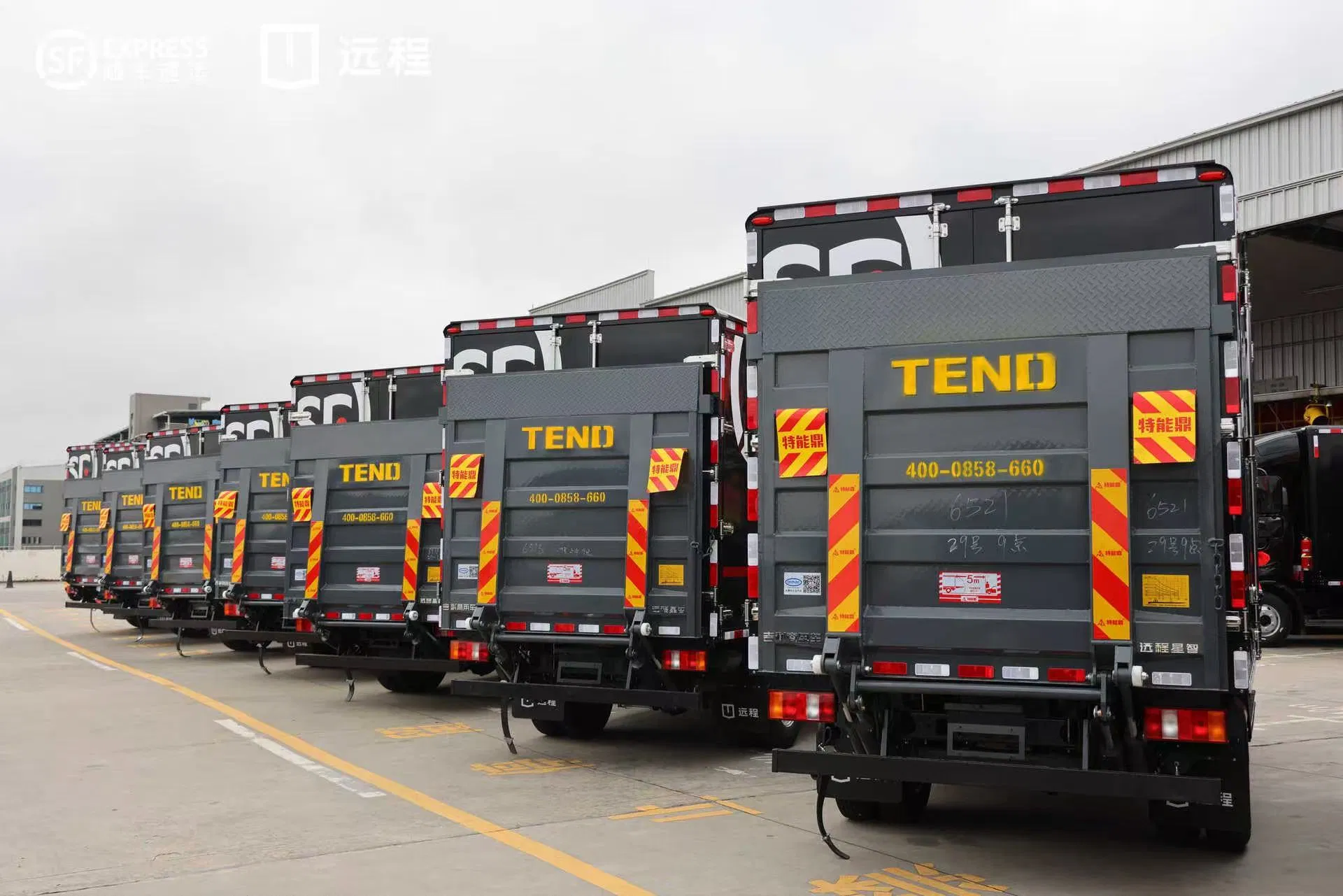 Portable Hydraulic Truck Lift for Easy Vehicle Access and Service