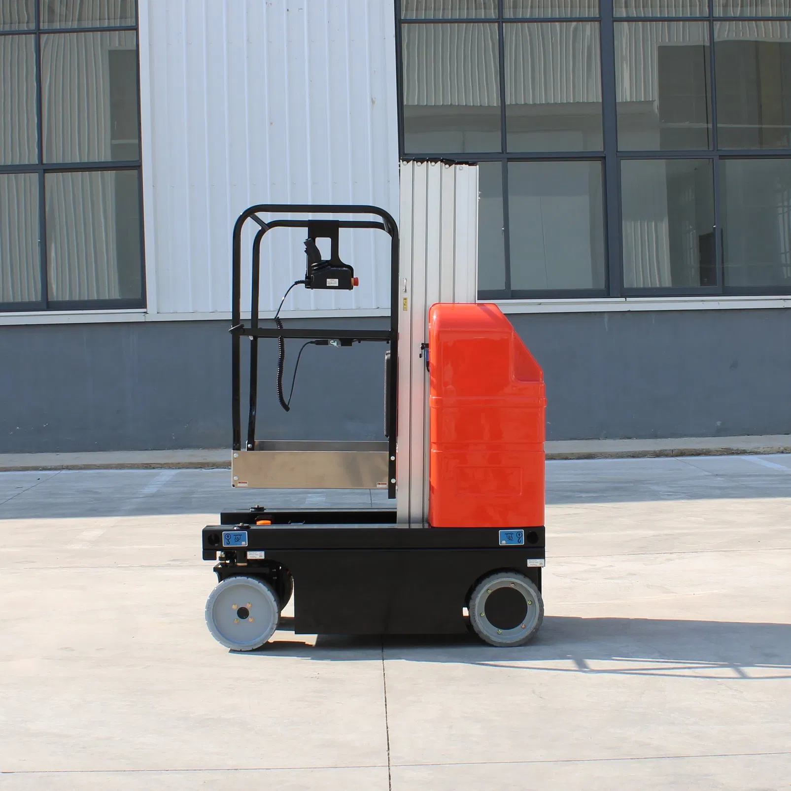 9m Lift Indoor Use Man Lifter 150kg Bucket Lift Self-Propelled Double Mast Vertical Lift with CE Price