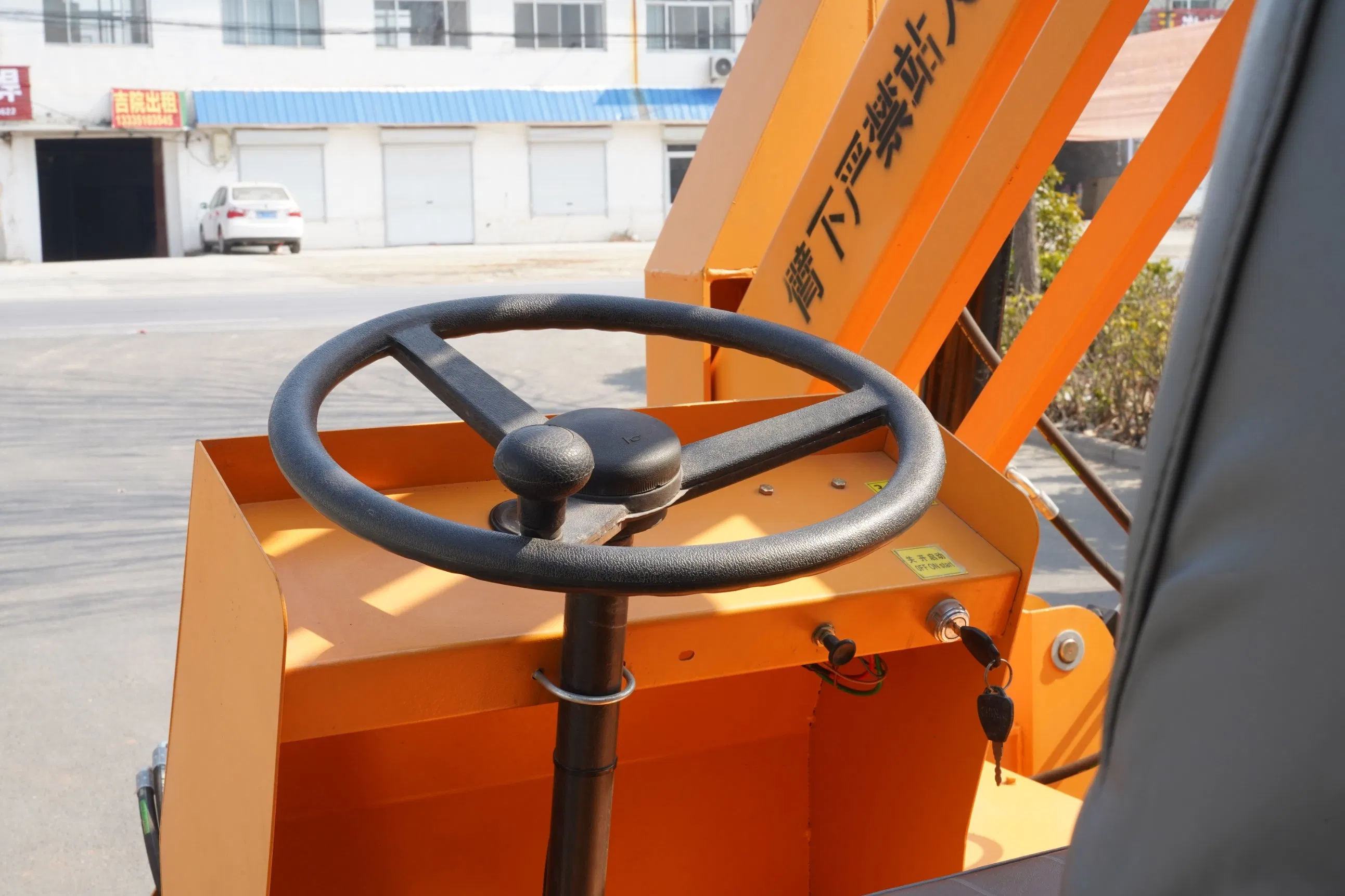 Rough Terrain Self-Propelled Cherry Picker Lift 24m with Four-Wheel Drive System