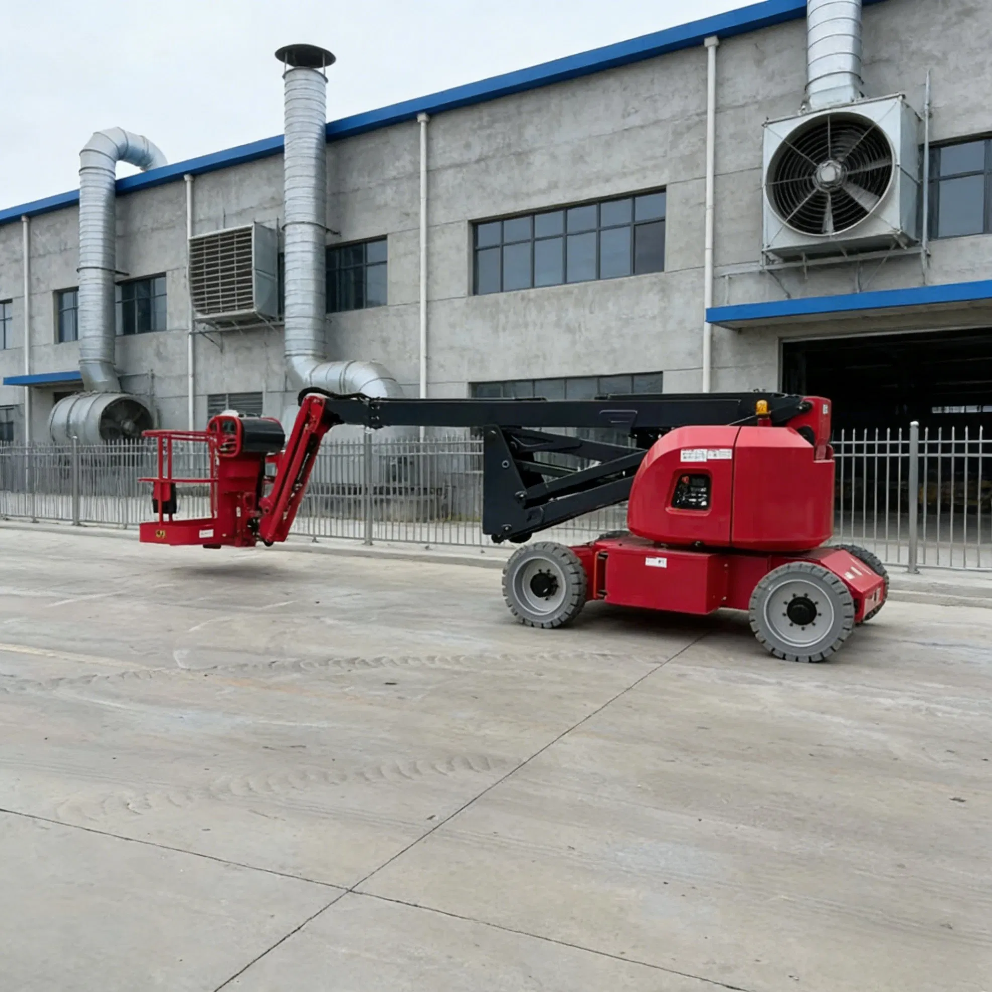 Reliable 12m 18m 21m Self Propelled Articulating Boom Lift CE ISO9001