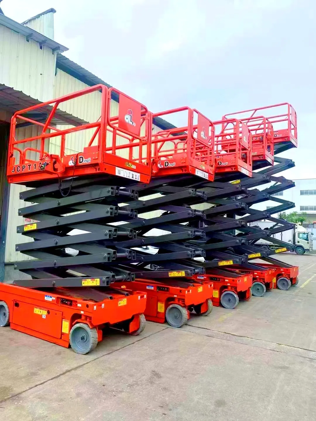 Reliable Scissor Type Lift for Renovation and Maintenance