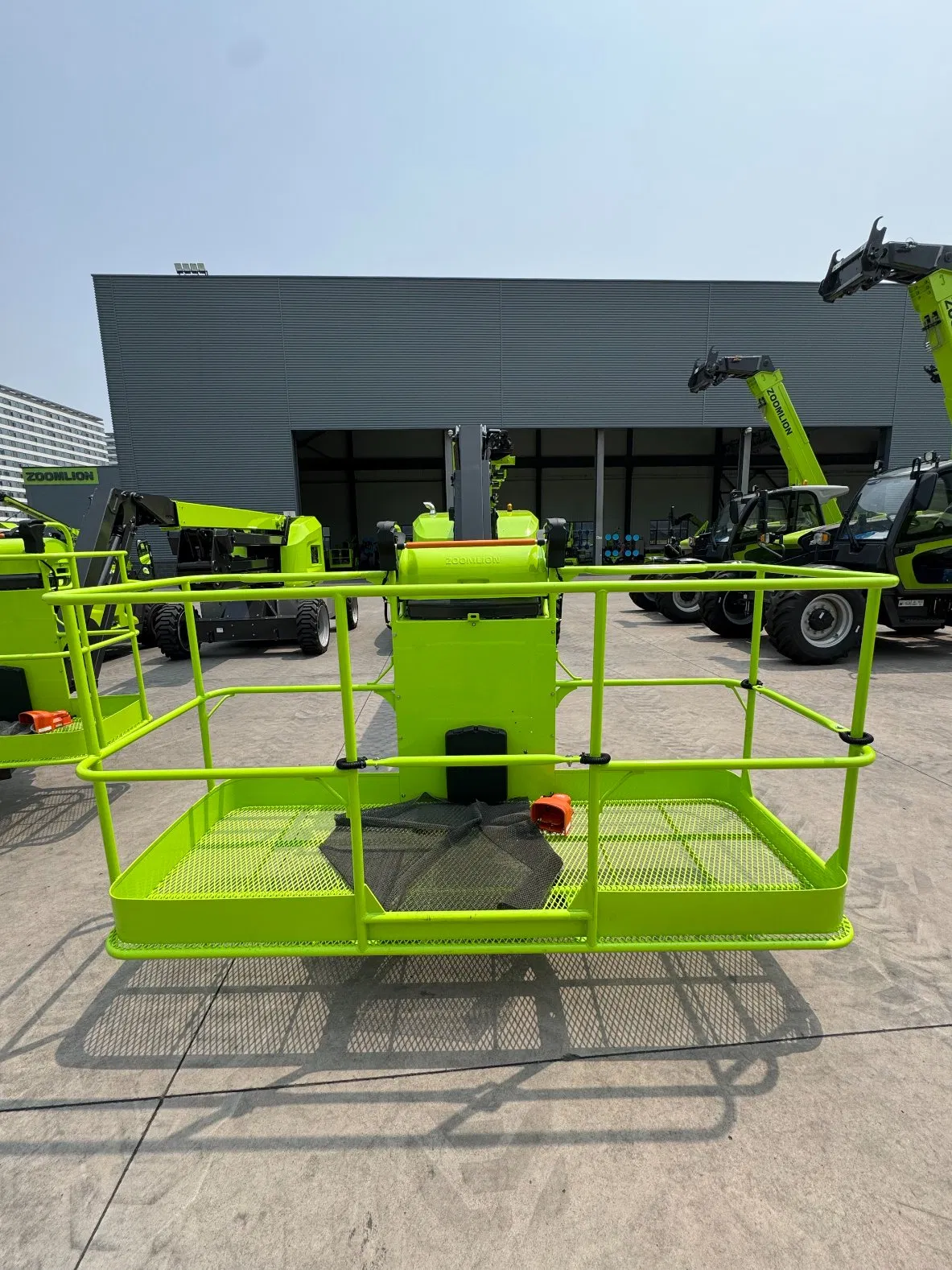 Zoomlion Articulating Boom Lifts Za14j 14m 300kg Aerial Manlift Boom Lift