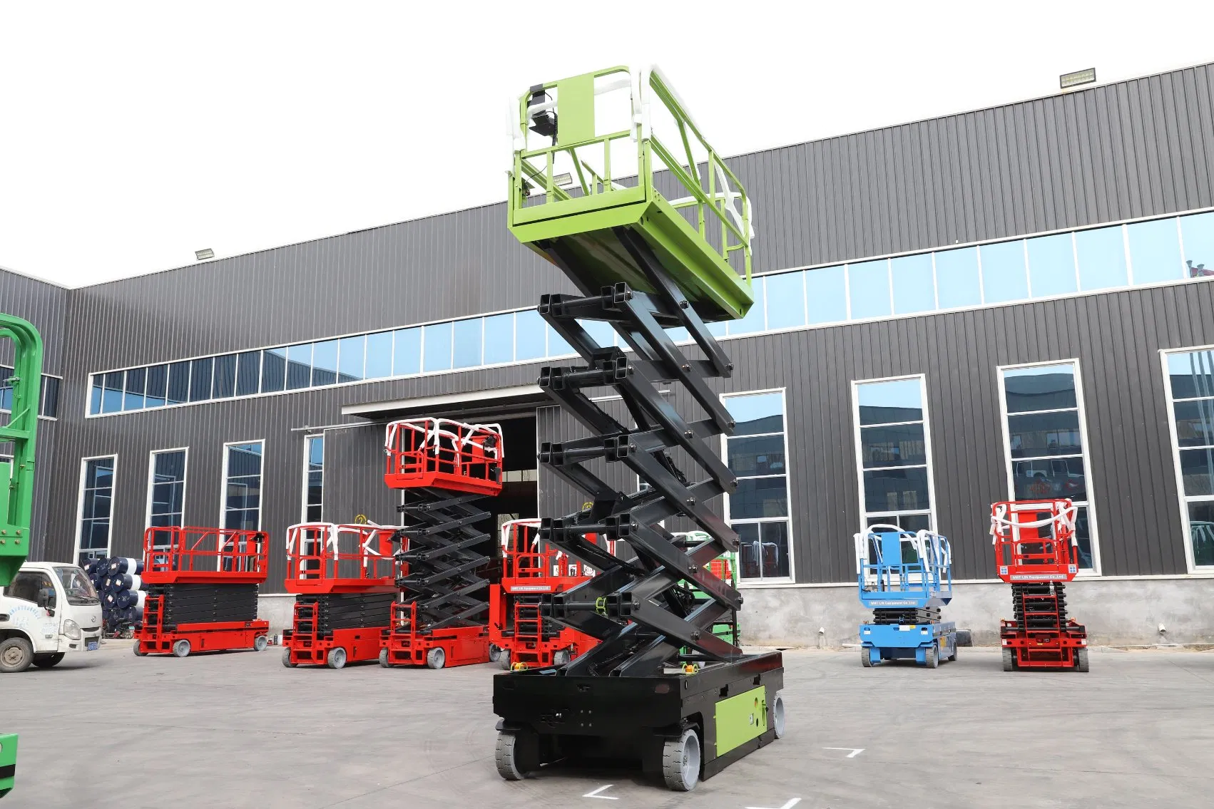 Small Scissor Man Lift Self-Propelled Electric Small Scissor Lift Work Platform for Aerial