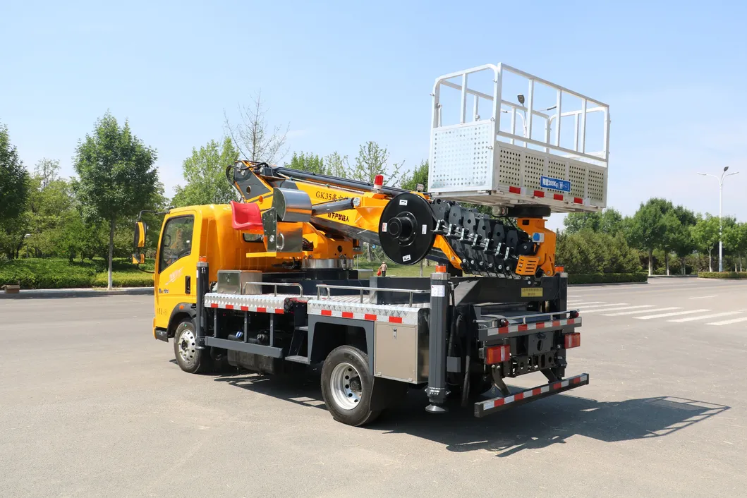 Aerial Lift Truck Photo 5