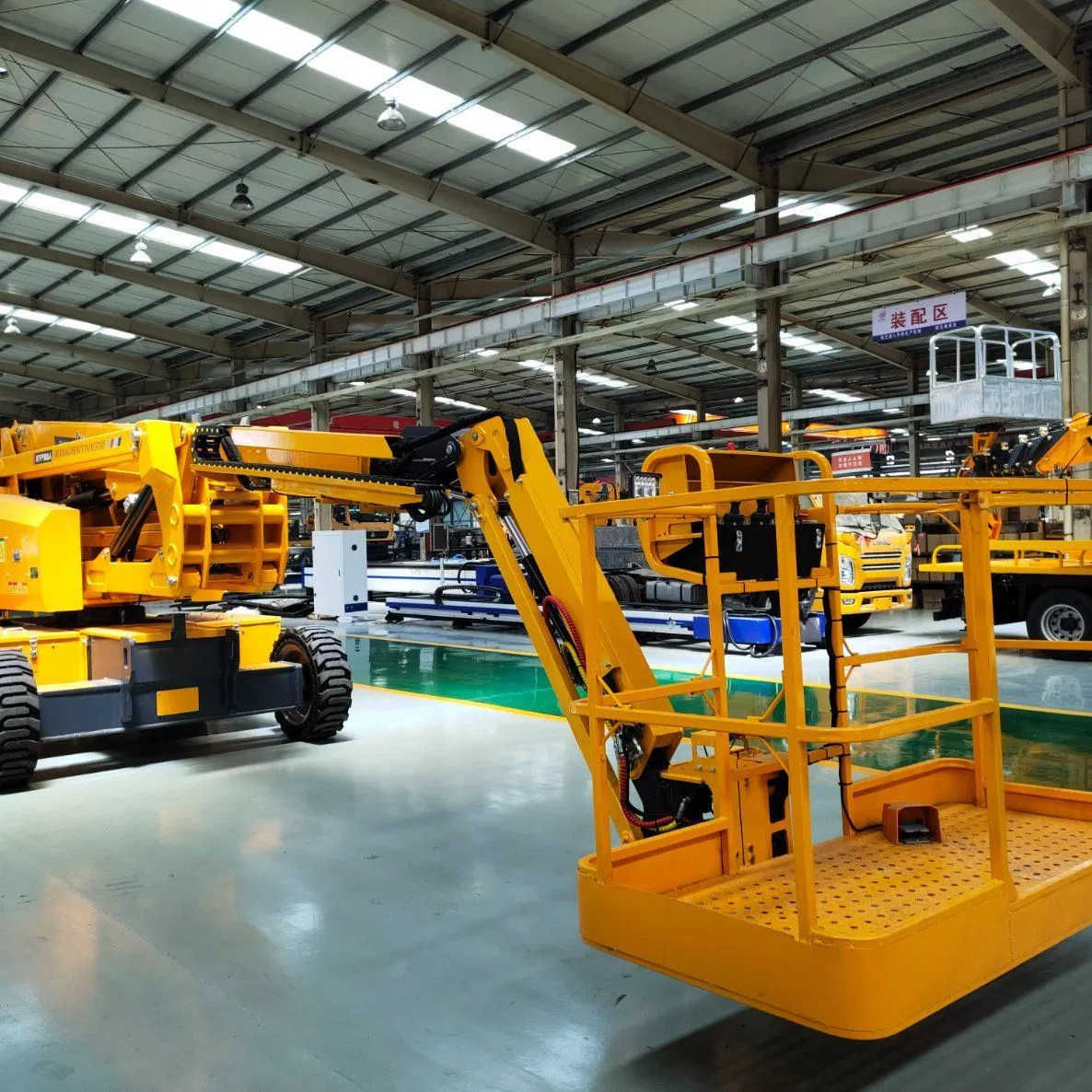 Versatile 21m Self-Walking Electric Boom Lift for Aerial Work