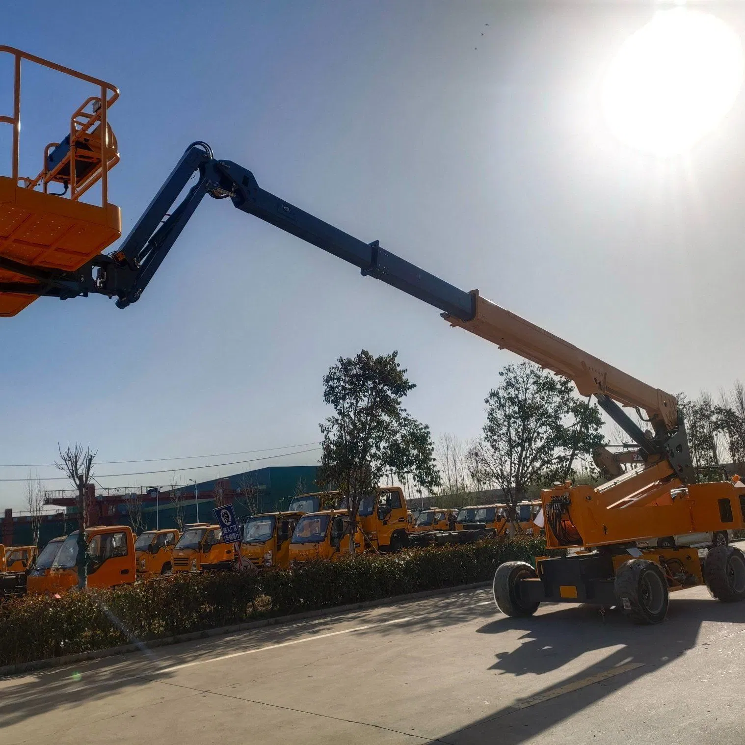 Versatile 21m Self-Walking Electric Boom Lift for Aerial Work