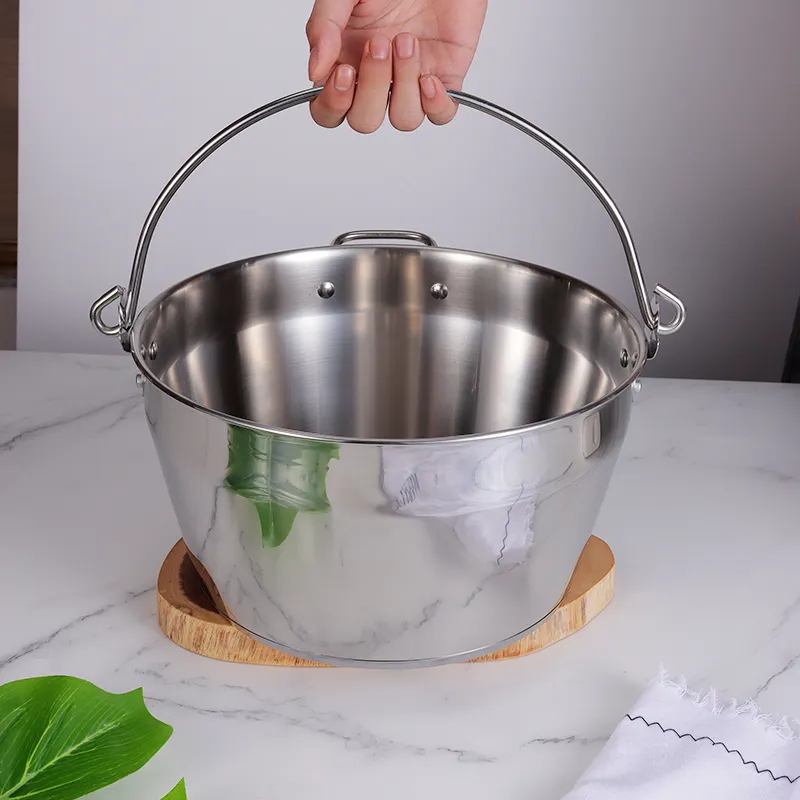 Dutch Oven Pot Detail