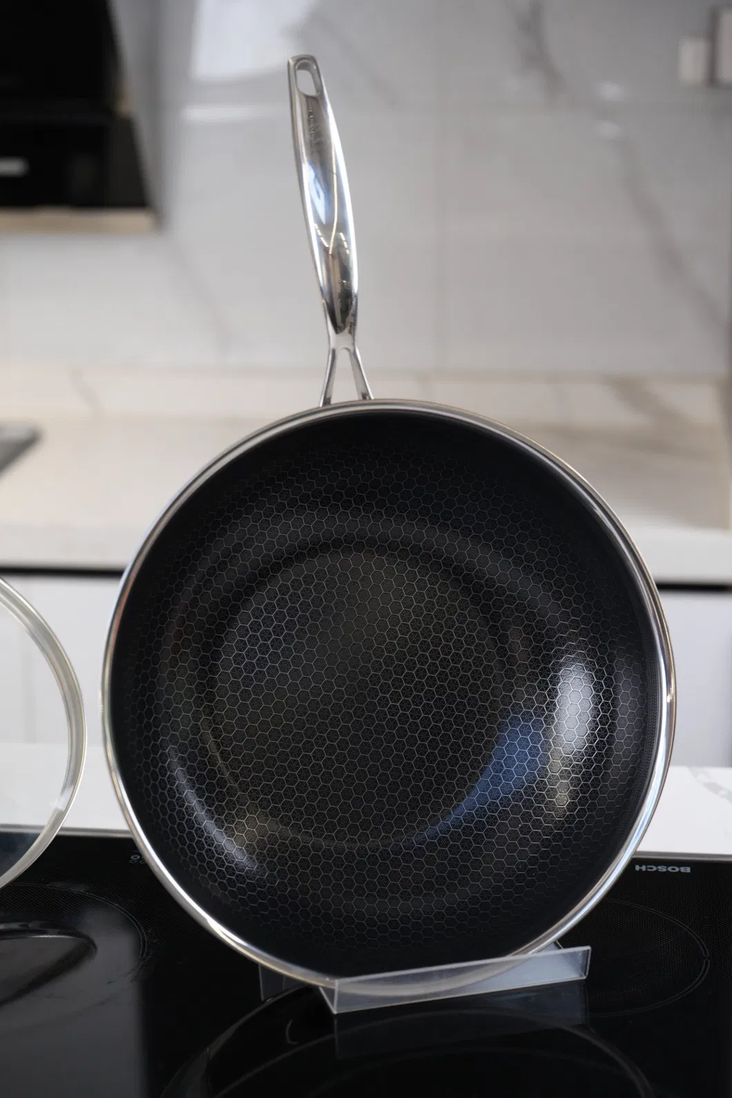 Eco-Friendly Material Kfcc Ceramic Non-Stick Tri-Ply Stainless Steel Wok Pan