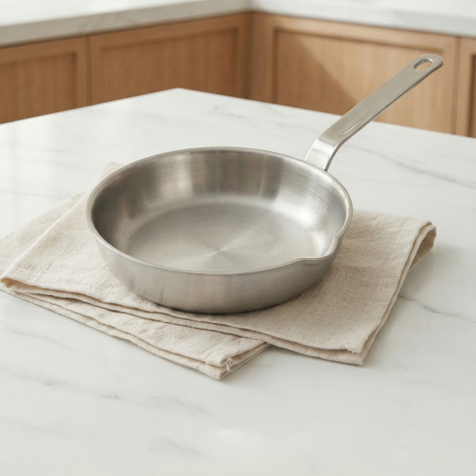 316 Stainless Steel Multi-layer Bottom Frying Pan Stove-friendly Coating Egg Frying Pan Flow-through Opening 1-2L Capacity