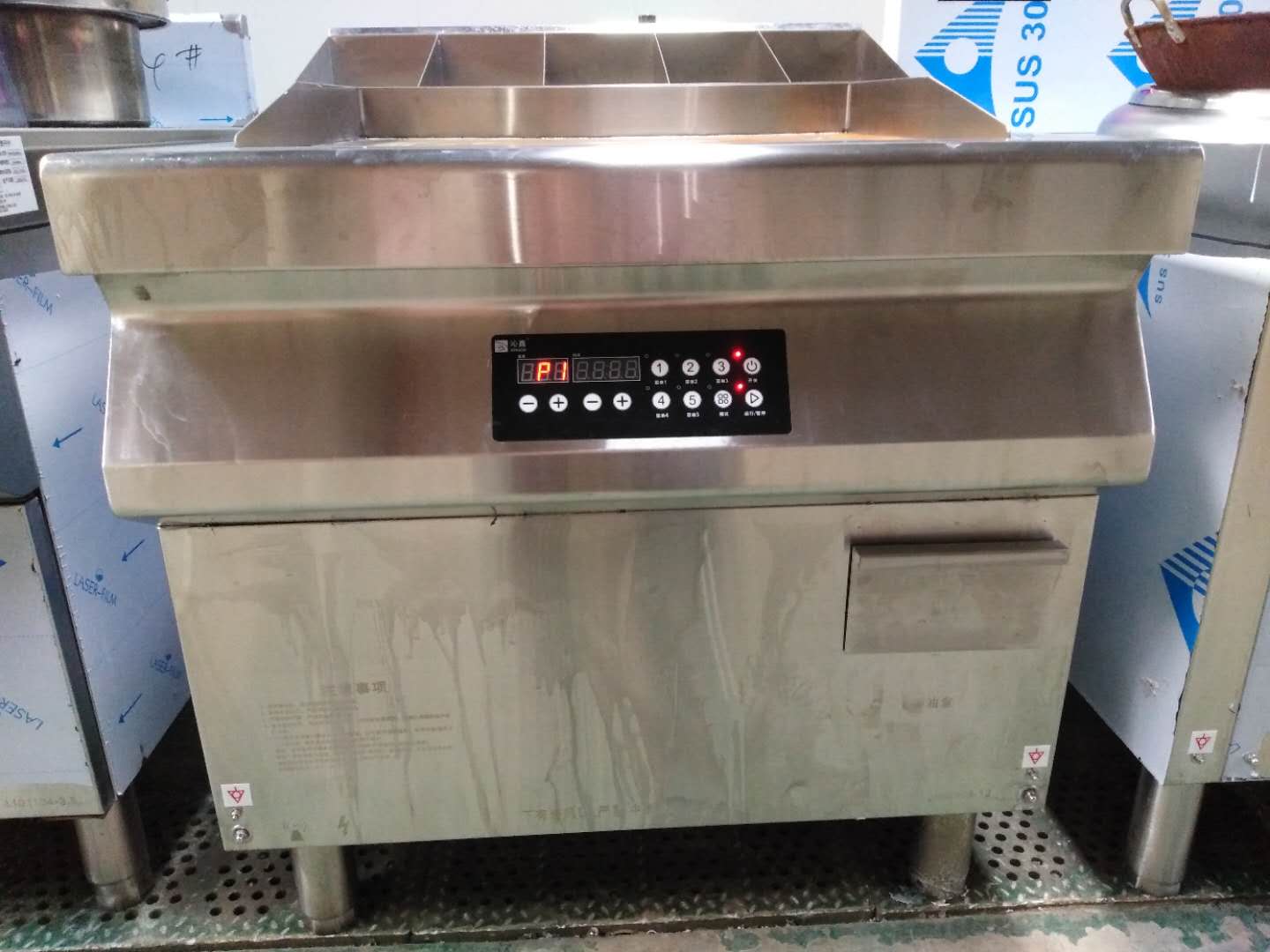 12KW Lestov Stainless Steel Commercial Induction Food Griddle with Temperature Control for Hotel &amp; Restaurant Use 380V