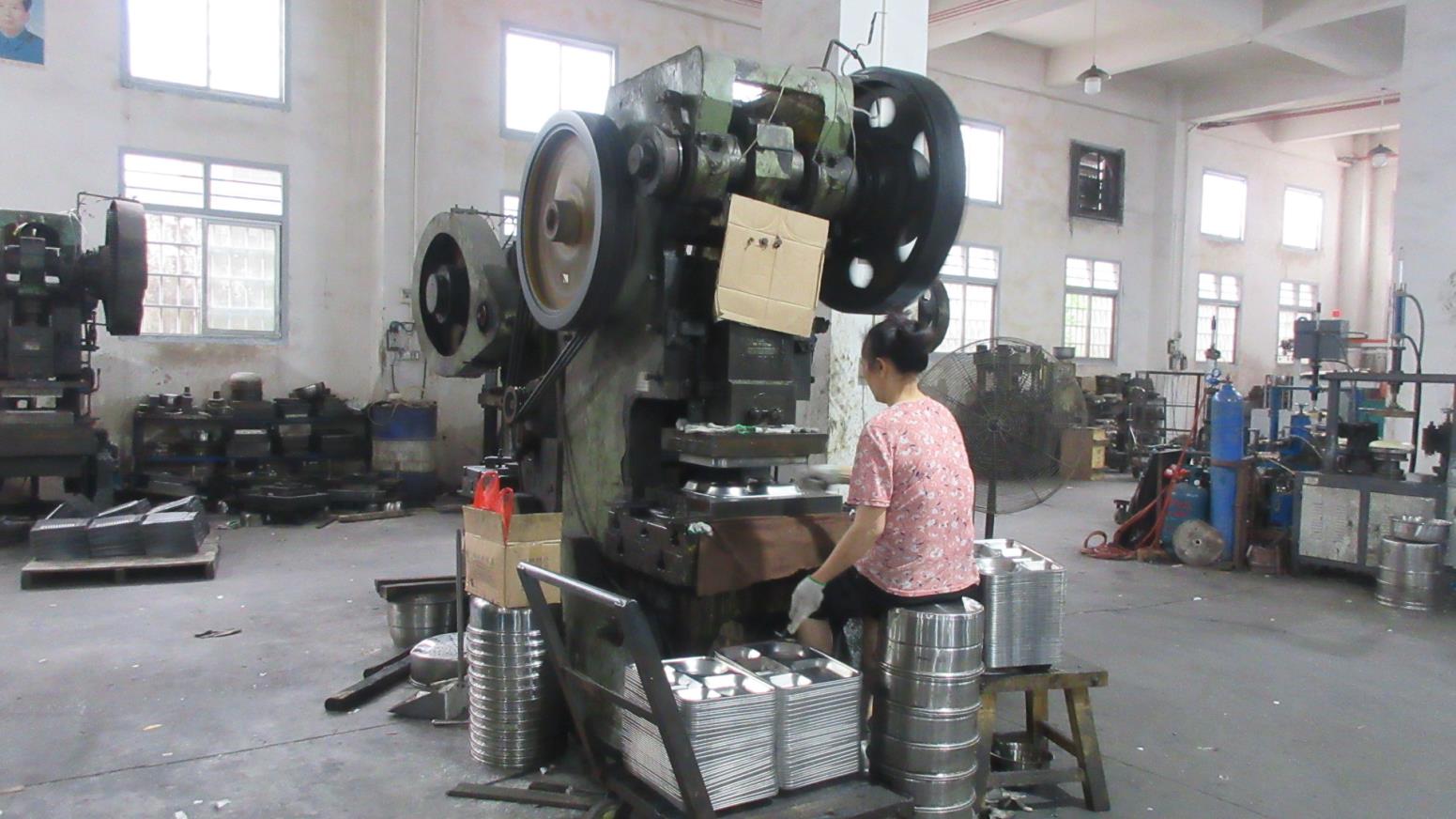 Metal casting process for stainless steel kitchenware components at Kaus Kitchen
