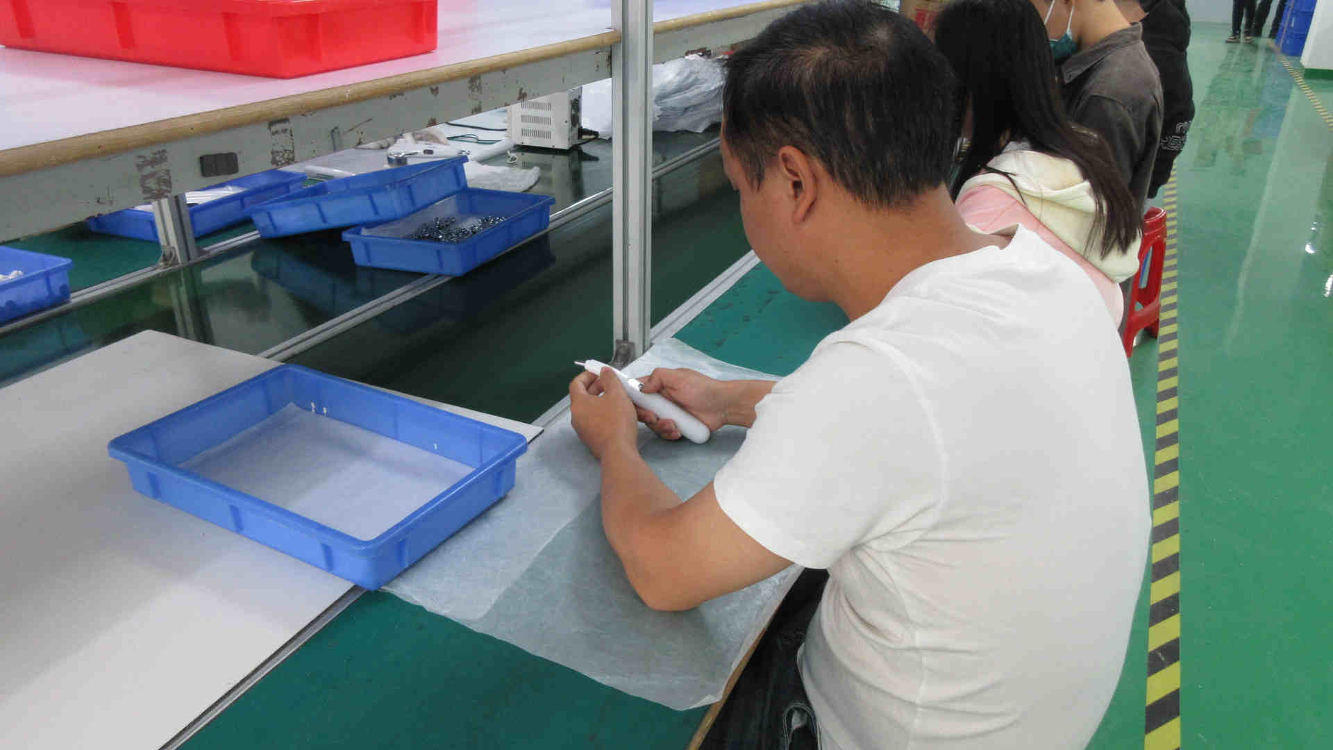 Functional performance inspection of finished beauty devices at Kelli Beauty QC lab