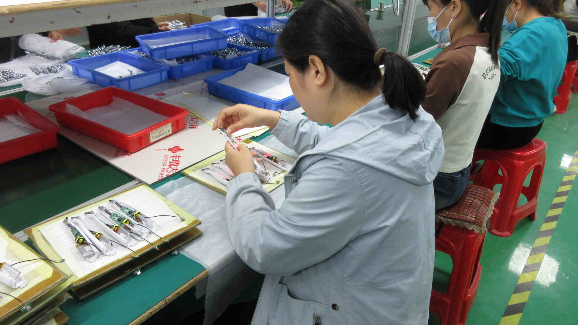 Semi-finished beauty device inspection quality control at Kelli Beauty