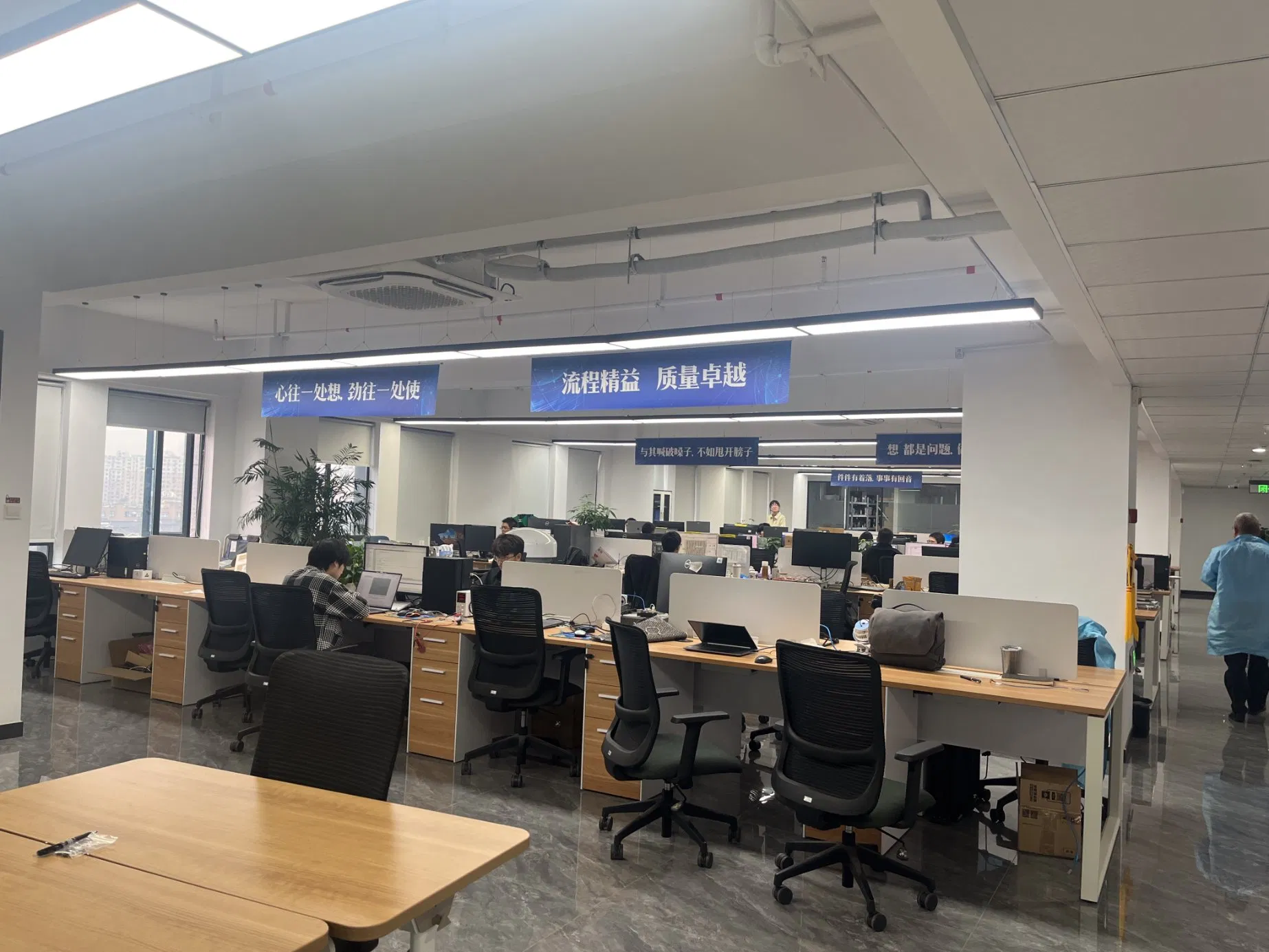 Handheld Drone Detection Radio Signal Detector 100-6000MHz Full Frequency Effective Dji Protocol Decoder Integrated Uav Early Warning System