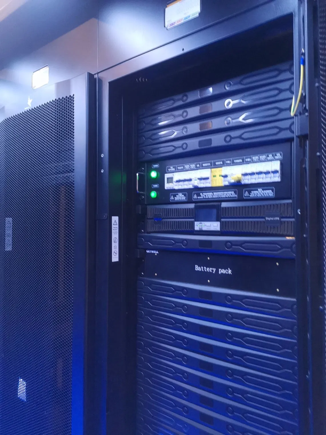 Advanced Cold Aisle Containment System for Efficient Data Center Airflow