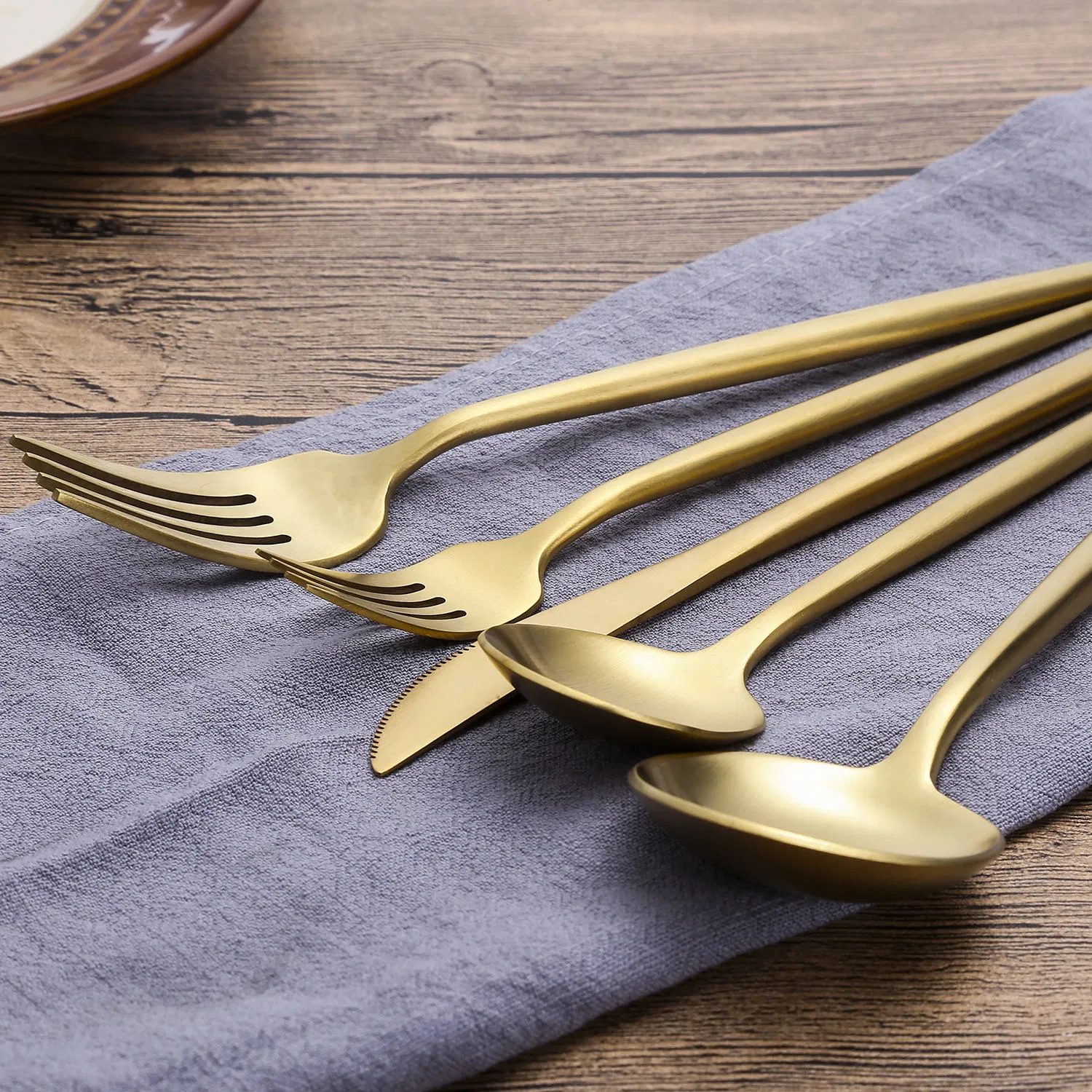 Wholesale Modern Luxury Gold Stainless Steel Dinner Cutlery with FDA