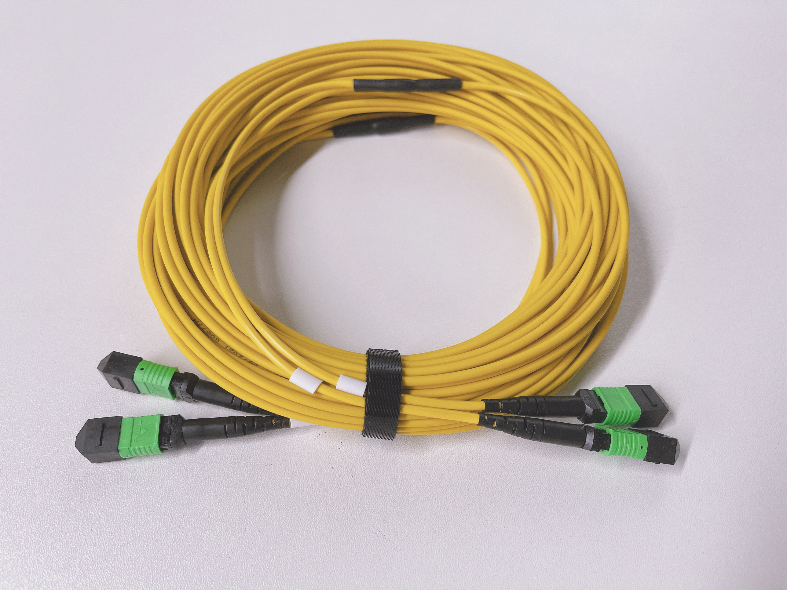 High-Quality MTP-24 24fo Optical Fiber Elite Type Ultra Low Loss MTP/APC MPO/APC SM G657A1 Trunk Cable  Suppliers, Quotes