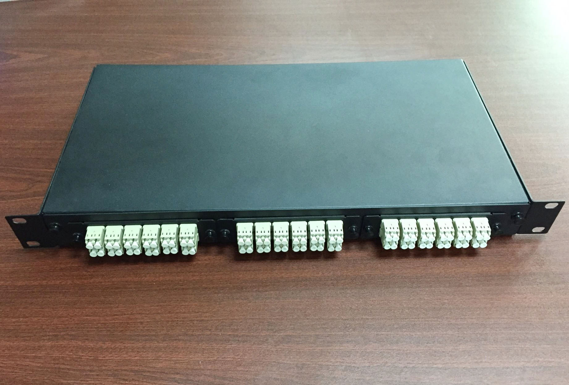 Wholesale High Density 1U 72 Ports High Density Optical Fiber MTP MPO Rack-mount Patch Panel Manufacturer, Suppliers