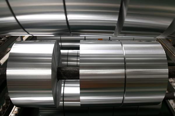 مصنع 0.008mm-0.2mm رقائق الألمنيوم 8011/8021/3003/1235/8079 O للاستخدام المرن / الطعام / الأدوية / الوجبات الخفيفة حاويات المطبخ المنزلية التعبئة والتغليف الألمنيوم