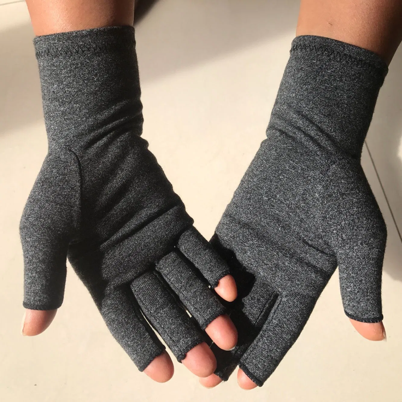 Guantes sin dedos para el alivio de la artritis, gestión del dolor y apoyo a la movilidad