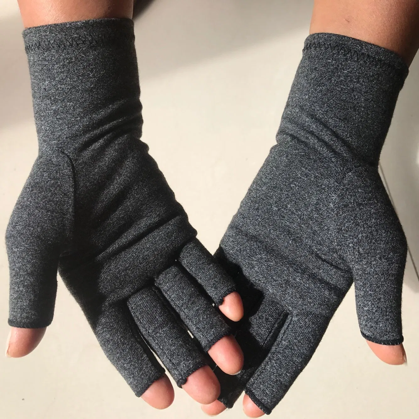 Guantes sin dedos para el alivio de la artritis, gestión del dolor y apoyo a la movilidad