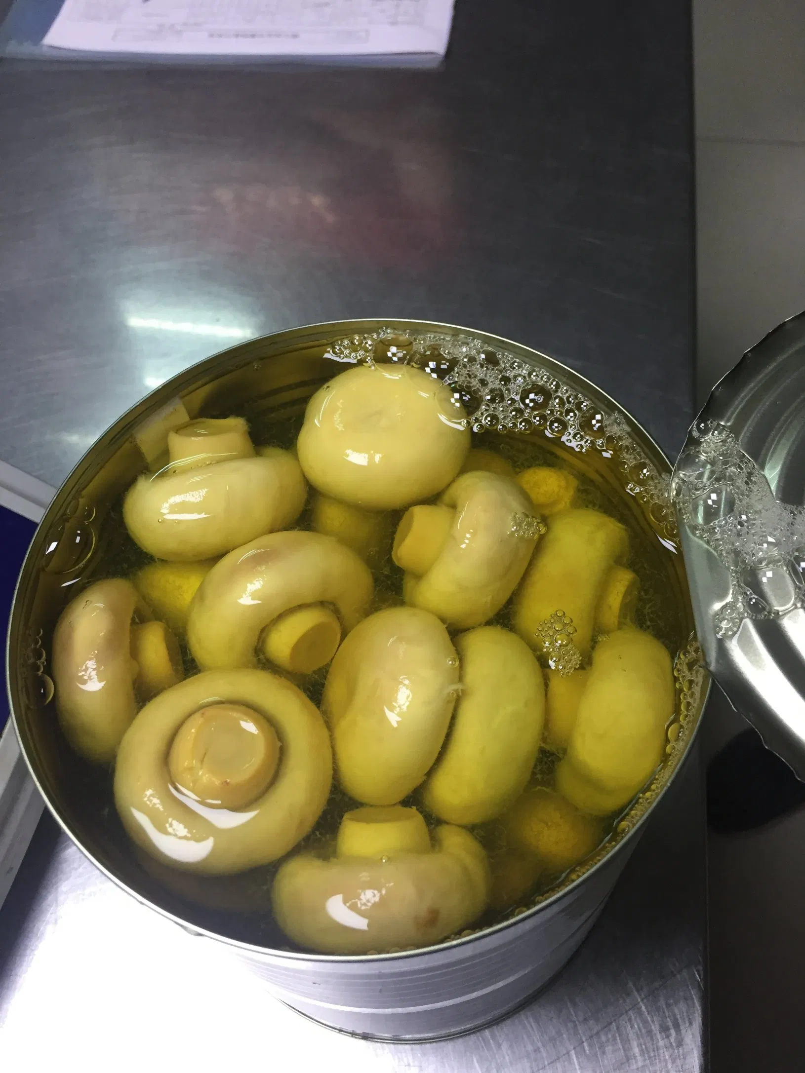Champiñón enlatado entero 400g en salmuera