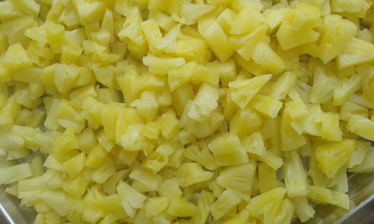 Trozos de piña enlatados en envase de lata de China