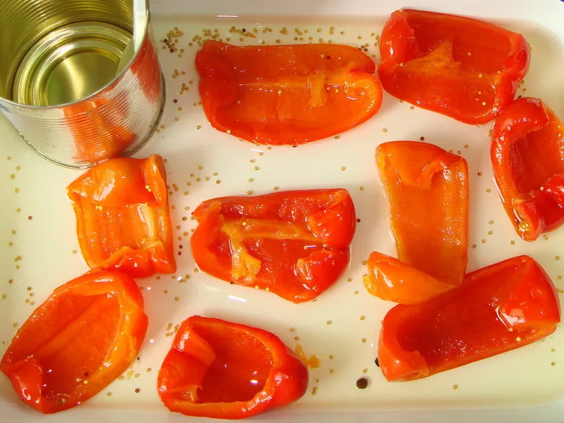 Pimiento rojo dulce en agua enlatado